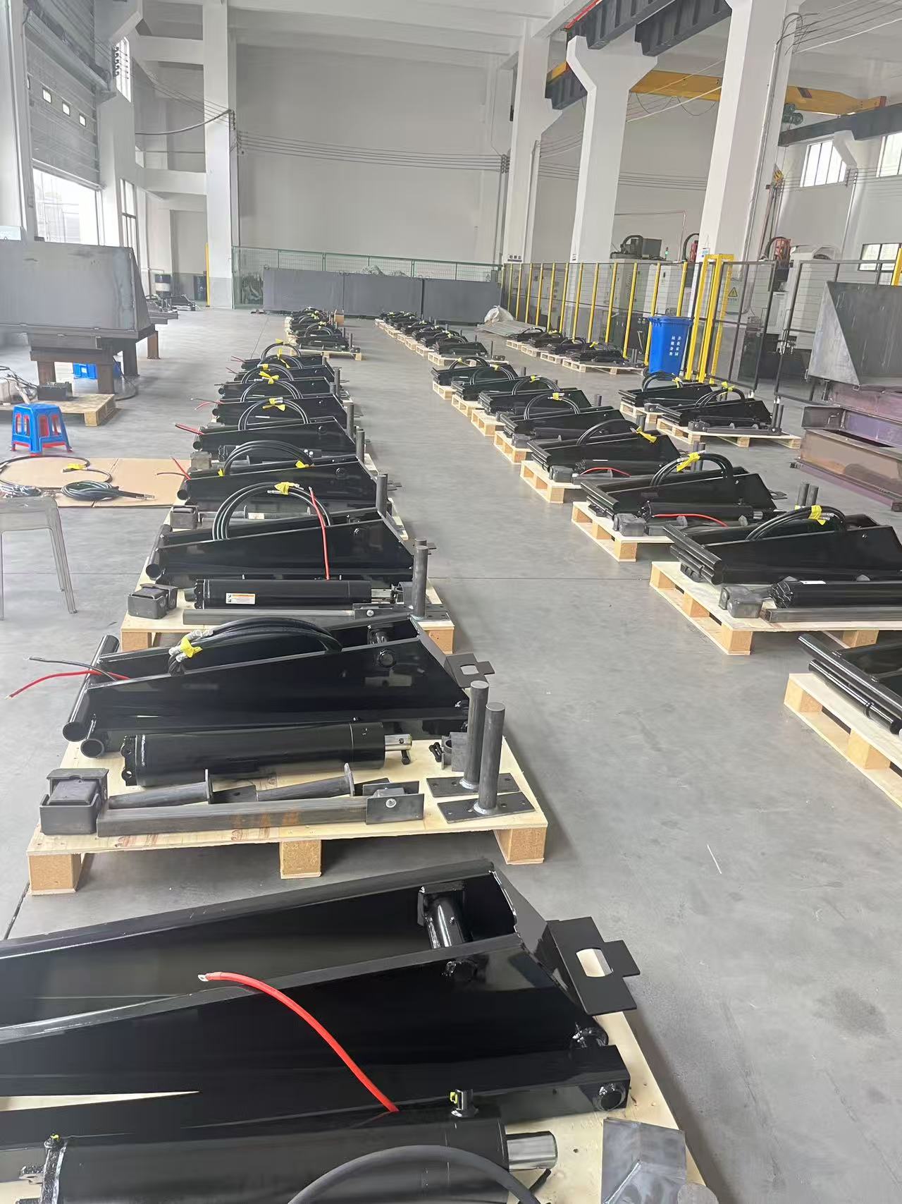 Batch completion! Hydraulic dump truck dump lift assembly delivered in an orderly manner